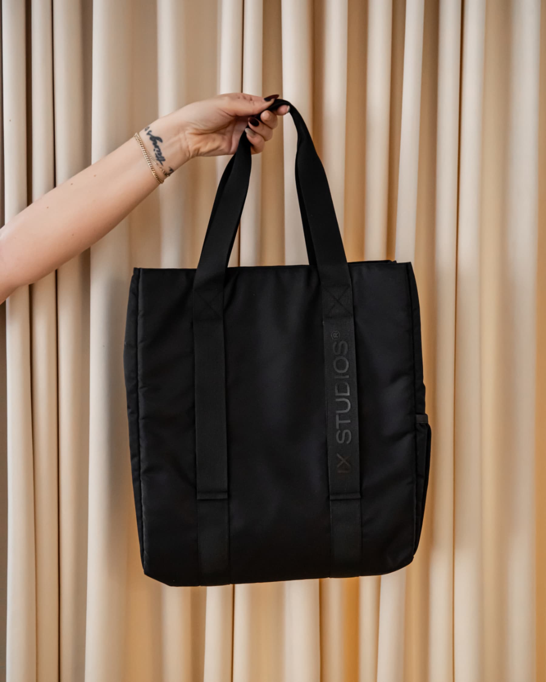 IX Nylon totebag - sort